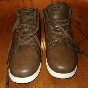 Brown boys boots